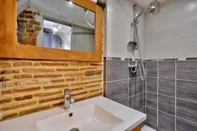 Salle de bains dans l'établissement T1 bis charmant Place Graslin