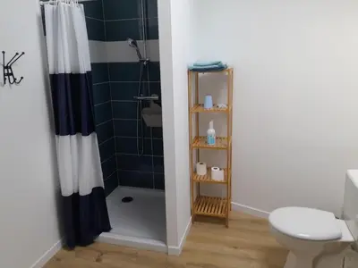 Salle de bains dans l'établissement Gîte familial 8 couchages proche PuyduFou
