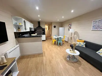 Cuisine ou kitchenette dans l'établissement Alonville 2pers Wifi and Tv