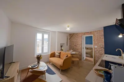 Télévision ou salle de divertissement dans l'établissement Appartement cosy en centre ville de Cholet