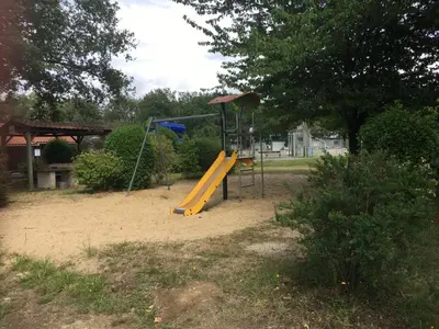Aire de jeux pour enfants de l'établissement MH TV 2 ch - 5 pers - Cœur de Vendée - Puy du Fou