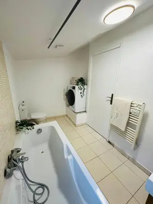 Salle de bains dans l'établissement Les terrasses de la moine