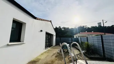 Plan de l'établissement La Garenne, piscine et pinède