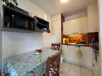 Cuisine ou kitchenette dans l'établissement Azur Marin - Wifi, Parking, Piscine, Mer à 2min