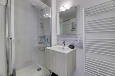 Salle de bains dans l'établissement Maison Spacieuse idéalement placée bord de mer