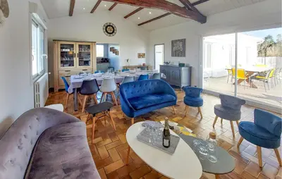 Coin salon dans l'établissement Villa Avec Piscine Privée
