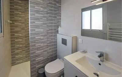Salle de bains dans l'établissement Villa Avec Piscine Privée