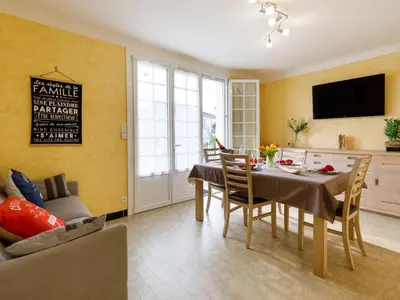 Télévision ou salle de divertissement dans l'établissement Holiday Home Remagy by Interhome