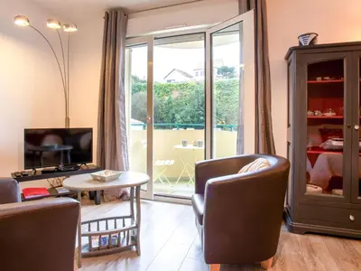 Coin salon dans l'établissement Apartment La Falaise by Interhome