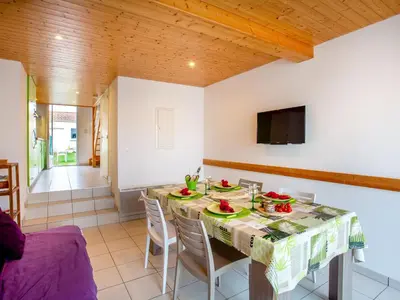Télévision ou salle de divertissement dans l'établissement Holiday Home Ker Zelia by Interhome