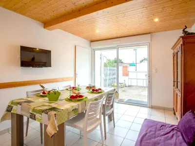 Télévision ou salle de divertissement dans l'établissement Holiday Home Ker Zelia by Interhome
