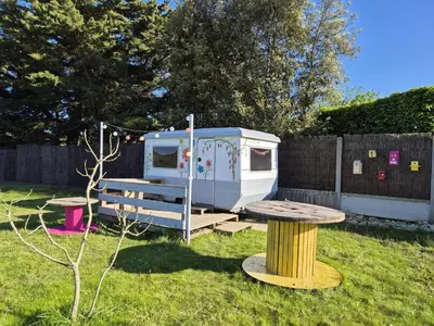 Jardin de l'établissement Villa de charme SPA - Piscine - Etang