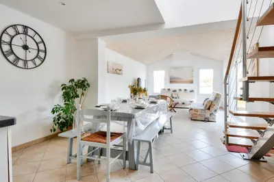 Coin salon dans l'établissement Maison moderne à 80m de la plage - 6 personnes