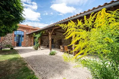 Jardin de l'établissement Domaine des Ecoliers - Gîte 123 soleil - Parking privé