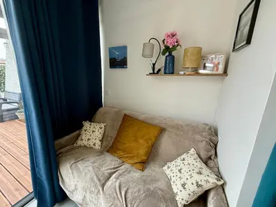 Coin salon dans l'établissement Maison avec jardinet proche plage et parking - FR-1-652-58