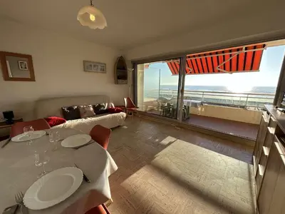 Coin salon dans l'établissement Studio confortable face mer avec garage privé, Saint-Hilaire-de-Riez - FR-1-224C-336