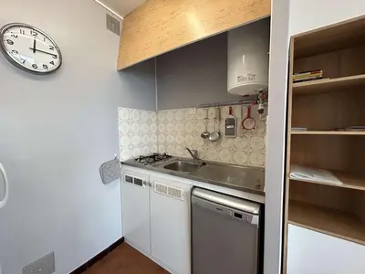 Cuisine ou kitchenette dans l'établissement Studio confortable face mer avec garage privé, Saint-Hilaire-de-Riez - FR-1-224C-336