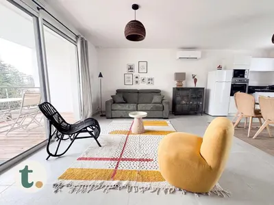 Coin salon dans l'établissement Tranquiloue - Appartement neuf proche PuyduFou !