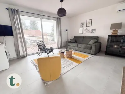 Coin salon dans l'établissement Tranquiloue - Appartement neuf proche PuyduFou !