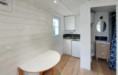 Cuisine ou kitchenette dans l'établissement Awesome Home In Barbatre