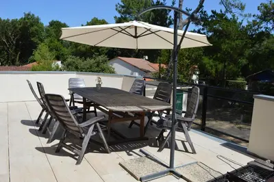 Terrasse ou espace extérieur de l'établissement Maison Familiale Chaleureuse à Deux Pas de la Plage