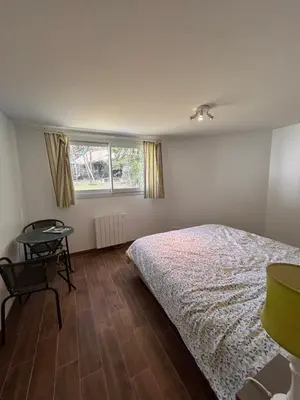 Un ou plusieurs lits dans un hébergement de l'établissement Maison Familiale Chaleureuse à Deux Pas de la Plage