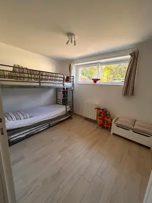 Un ou plusieurs lits dans un hébergement de l'établissement Maison Familiale Chaleureuse à Deux Pas de la Plage