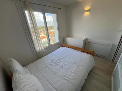 Un ou plusieurs lits dans un hébergement de l'établissement Appartement vue océan