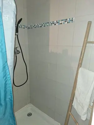 Salle de bains dans l'établissement Au Cœur De Chateaubriant WIFI-Centre-Ville-RDC