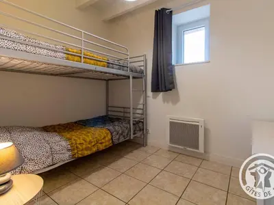 Un ou plusieurs lits dans un hébergement de l'établissement Gîte Mélisse : Calme et Confort à 30 min Puy du Fou - FR-1-622-100