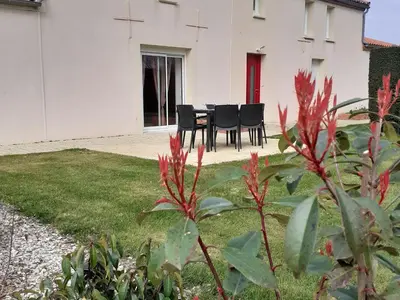 Jardin de l'établissement Gîte Camomille à la campagne, proche du Puy du Fou - FR-1-622-99