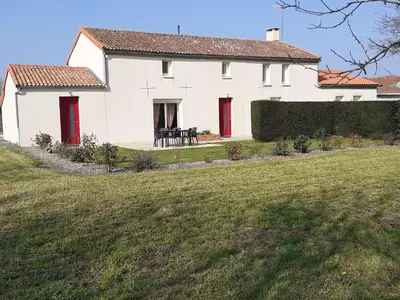 Jardin de l'établissement Gîte Camomille à la campagne, proche du Puy du Fou - FR-1-622-99