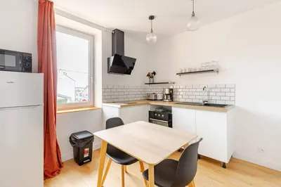 Cuisine ou kitchenette dans l'établissement Le Briand - Centre Ville - Calme - Terrasse