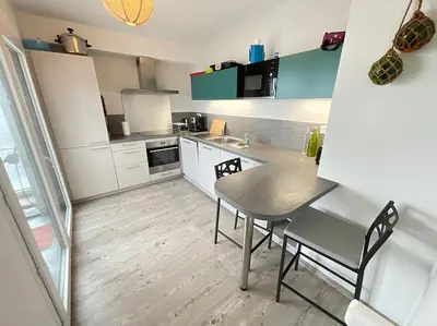 Cuisine ou kitchenette dans l'établissement De Monzie 6pers Tv Wifi 2