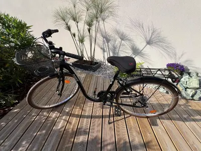 Vélo sur le terrain de l'établissement Sweet Home Two ou dans les environs