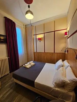 Un ou plusieurs lits dans un hébergement de l'établissement Hôtel De La Gare Nantes Station Hotel Nantes