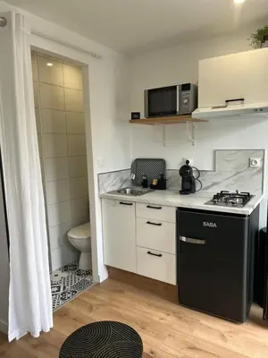 Cuisine ou kitchenette dans l'établissement Chambre indépendante - Les halbrans