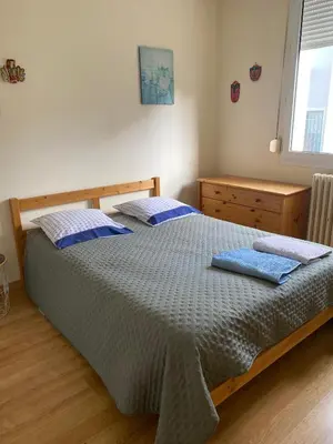 Un ou plusieurs lits dans un hébergement de l'établissement Chambre chez l'HABITANT appartement partagé sauf salon