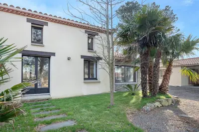 Jardin de l'établissement Maison avec dépendance pour 11 à 800m de la mer