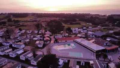 Piscine de l'établissement Camping La Pointe Saint-Gildas - Maeva ou située à proximité