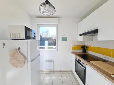 Cuisine ou kitchenette dans l'établissement La Balière T3 rénové terrasse 20min du Puy duFou