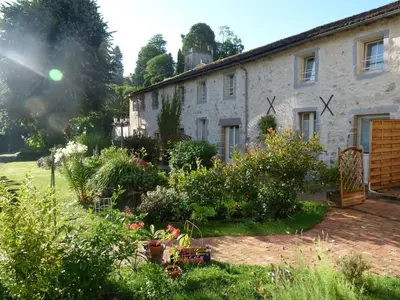 Jardin de l'établissement Gîte des trois pommes