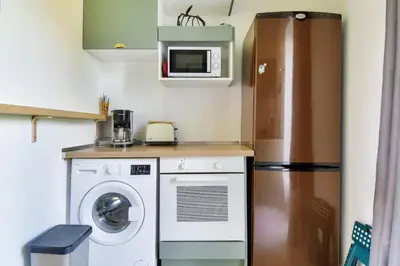 Cuisine ou kitchenette dans l'établissement Maison avec jardin pour 4 - 800m de la plage