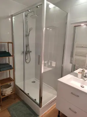 Salle de bains dans l'établissement Cocon océan studio