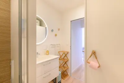 Salle de bains dans l'établissement Barbâtre Les Figuiers Plage à 500 m