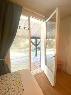 Un ou plusieurs lits dans un hébergement de l'établissement La Cachette d Oona, Chambres d hôtes au calme