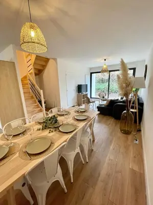 Coin salon dans l'établissement Spacious house for up to 10 people in Vertou
