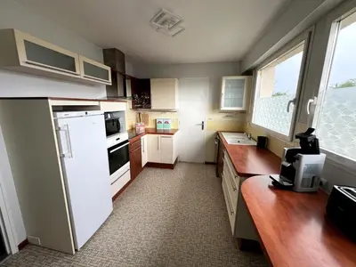 Cuisine ou kitchenette dans l'établissement maison familiale 14 personnes