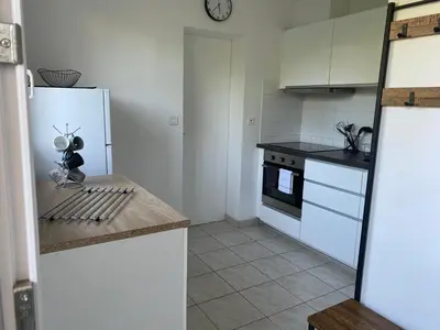 Cuisine ou kitchenette dans l'établissement Maison proche de l'aéroport et Nantes