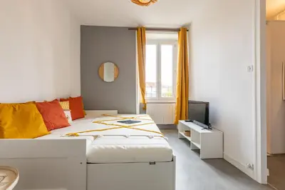 Un ou plusieurs lits dans un hébergement de l'établissement Superbe studio Nantes-Centre Gare